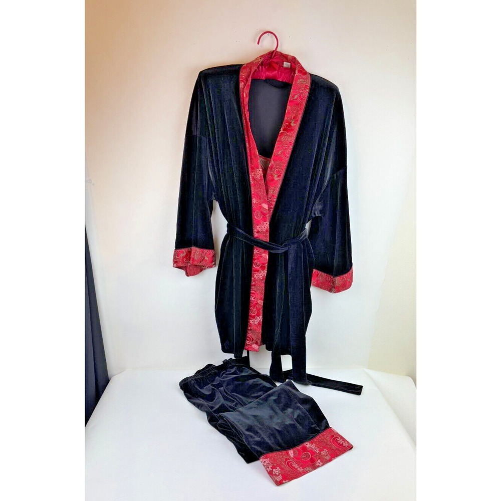 Black Velvet Fredericks of Hollywood Large Robe, Camisole, Capri Lounge Pajamas